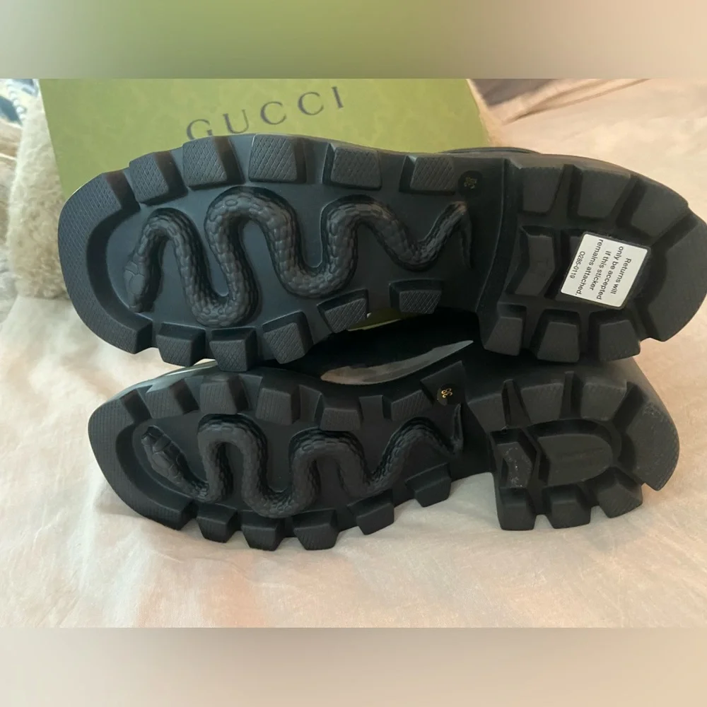 🌟 Host Pick 🌟 Gucci Patent Leather Rain Boots - Picture 3 of 14